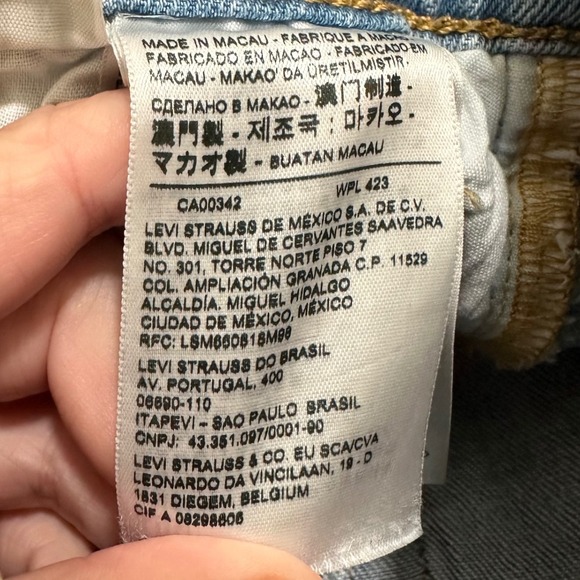 LEVI'S | Women's 501 Raw Hem Light Wash Hidden Button Blue Denim Jeans,‎ W24 L28 - Picture 5 of 7